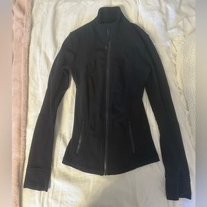 Lululemon Women’s black define zip up. Size 2